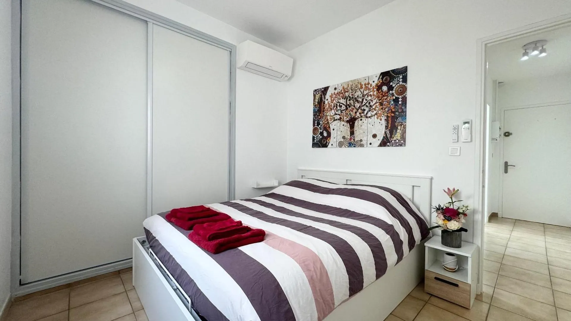Апартаменты Appartement Sur Terrasse Et Jardin Privatif 400M De La Plage Et Des Commerces Кавалер-сюр-Мер