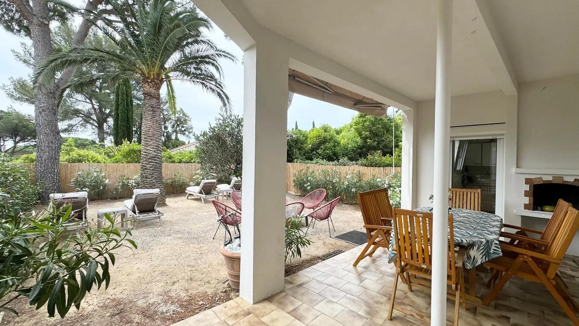 Appartement Sur Terrasse Et Jardin Privatif 400M De La Plage Et Des Commerces Кавалер-сюр-Мер